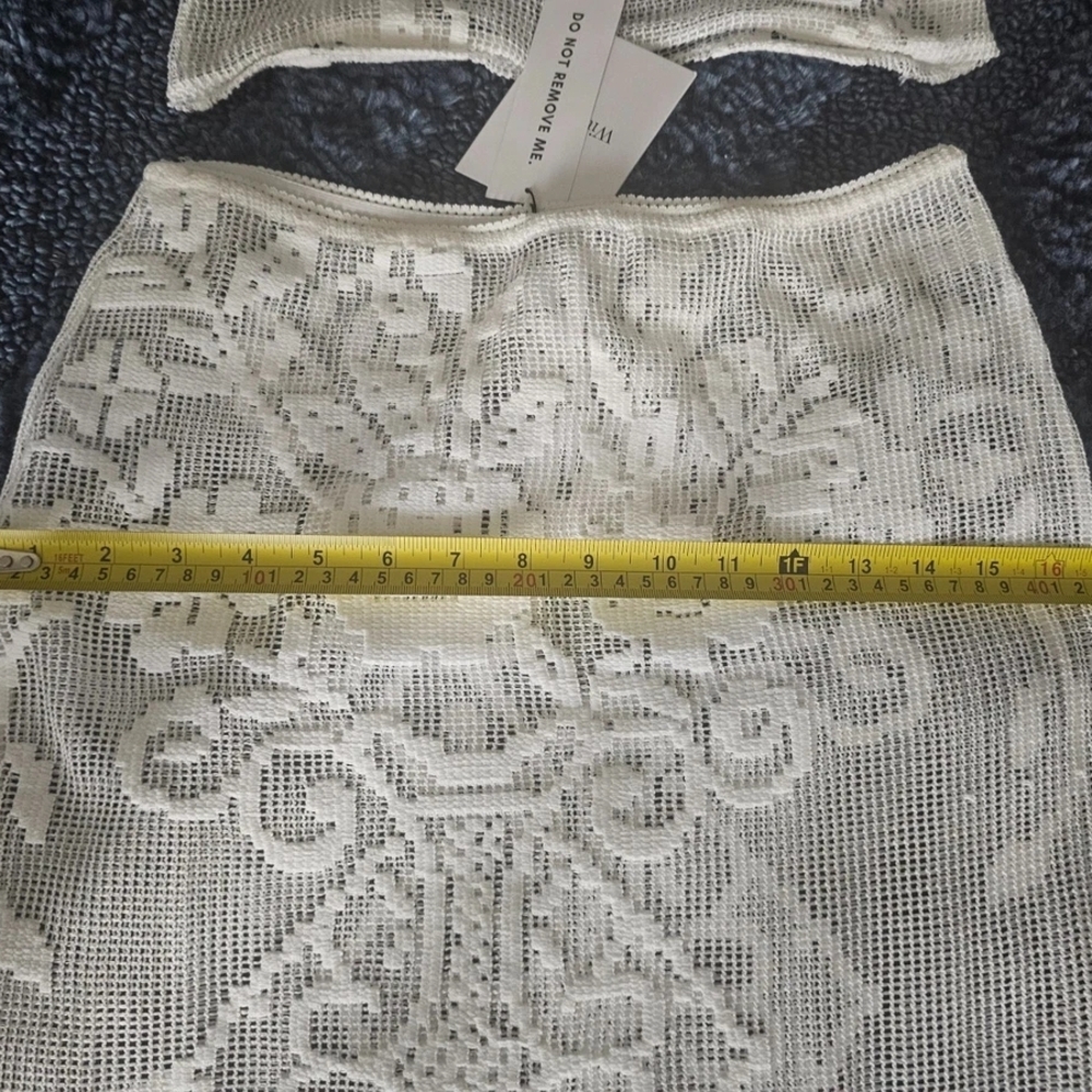Elegant White Lace Dress - Picture 16 of 16